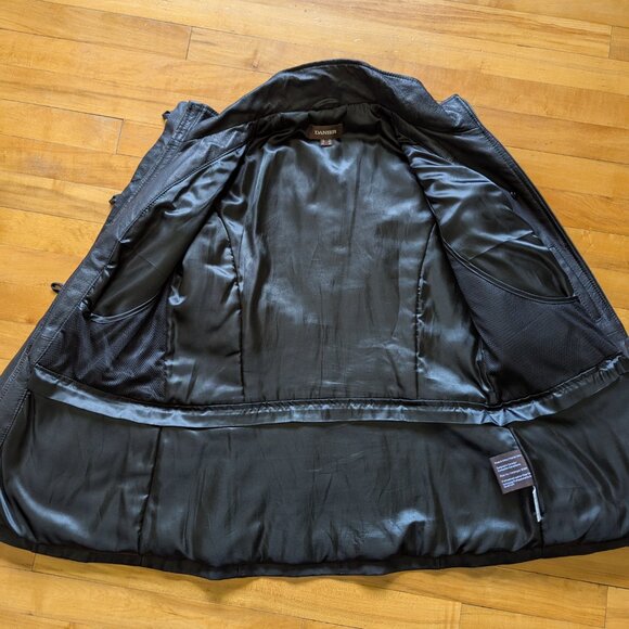 Danier Leather Ladies Small Jacket - Picture 7 of 10